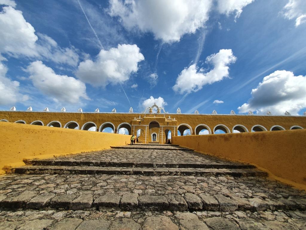 Izamal, La Ciudad de las tres culturas