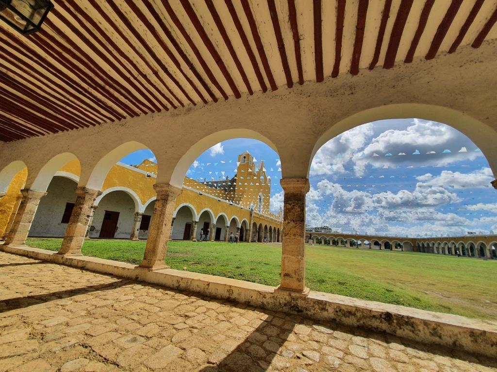 Izamal, La Ciudad de las tres culturas