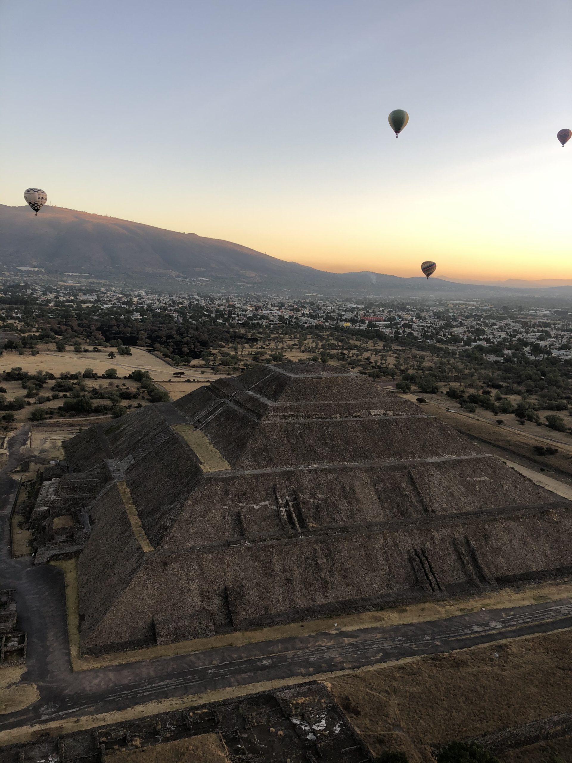 Amanecer en Teotihuacán