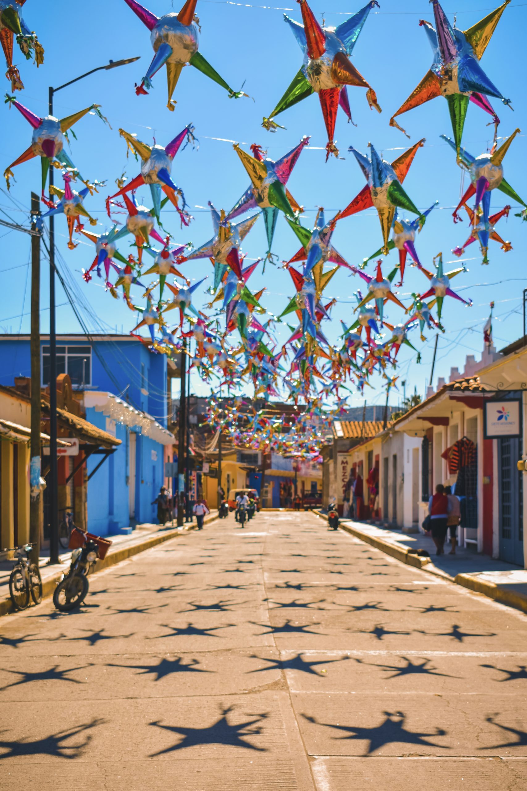 La Calle De Las Piñatas