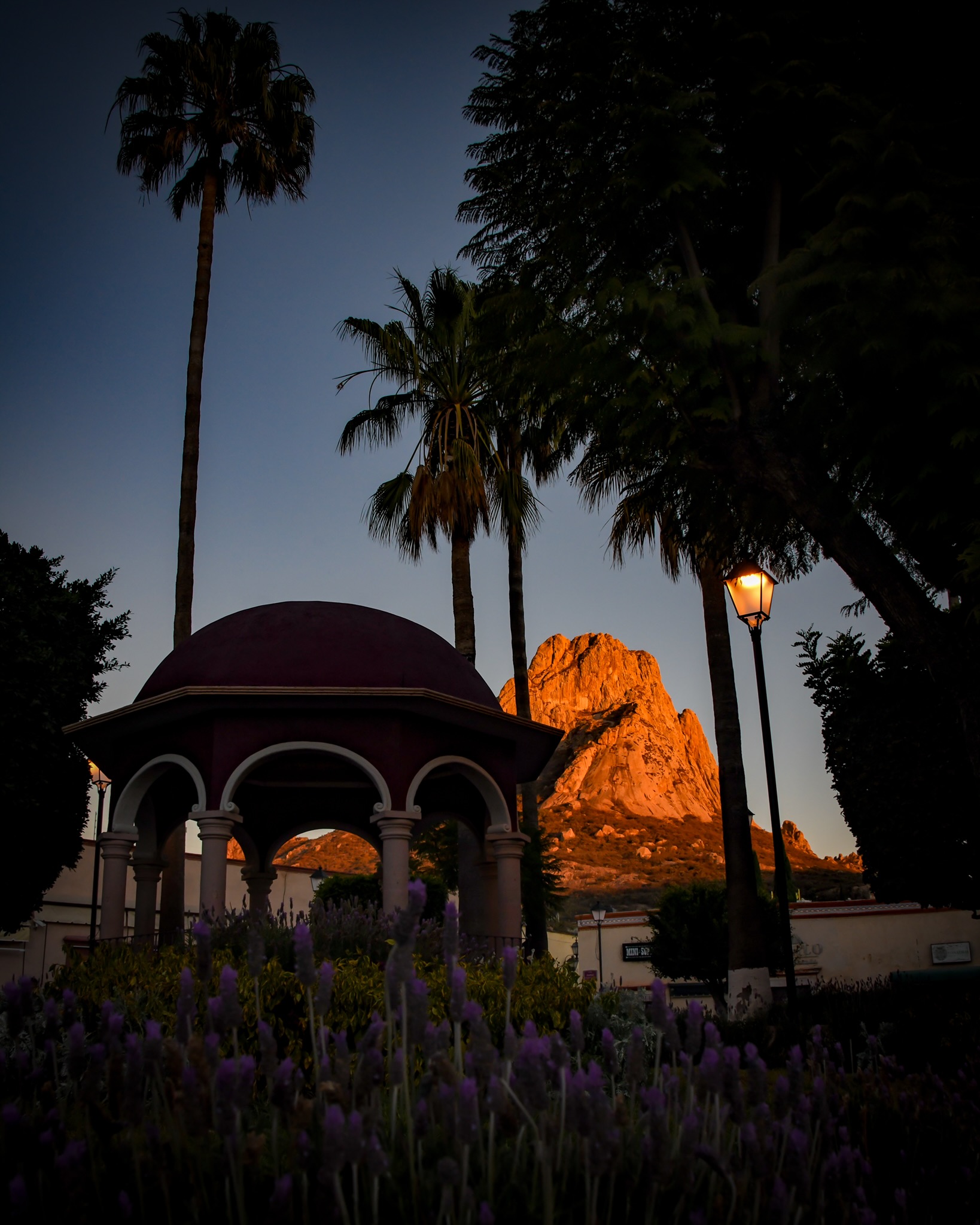 Amanecer en Peña de Bernal