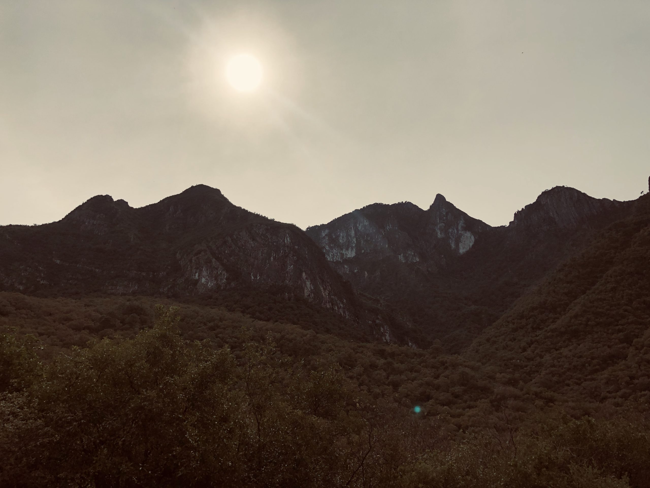 Las montañas impresionantes de Linares