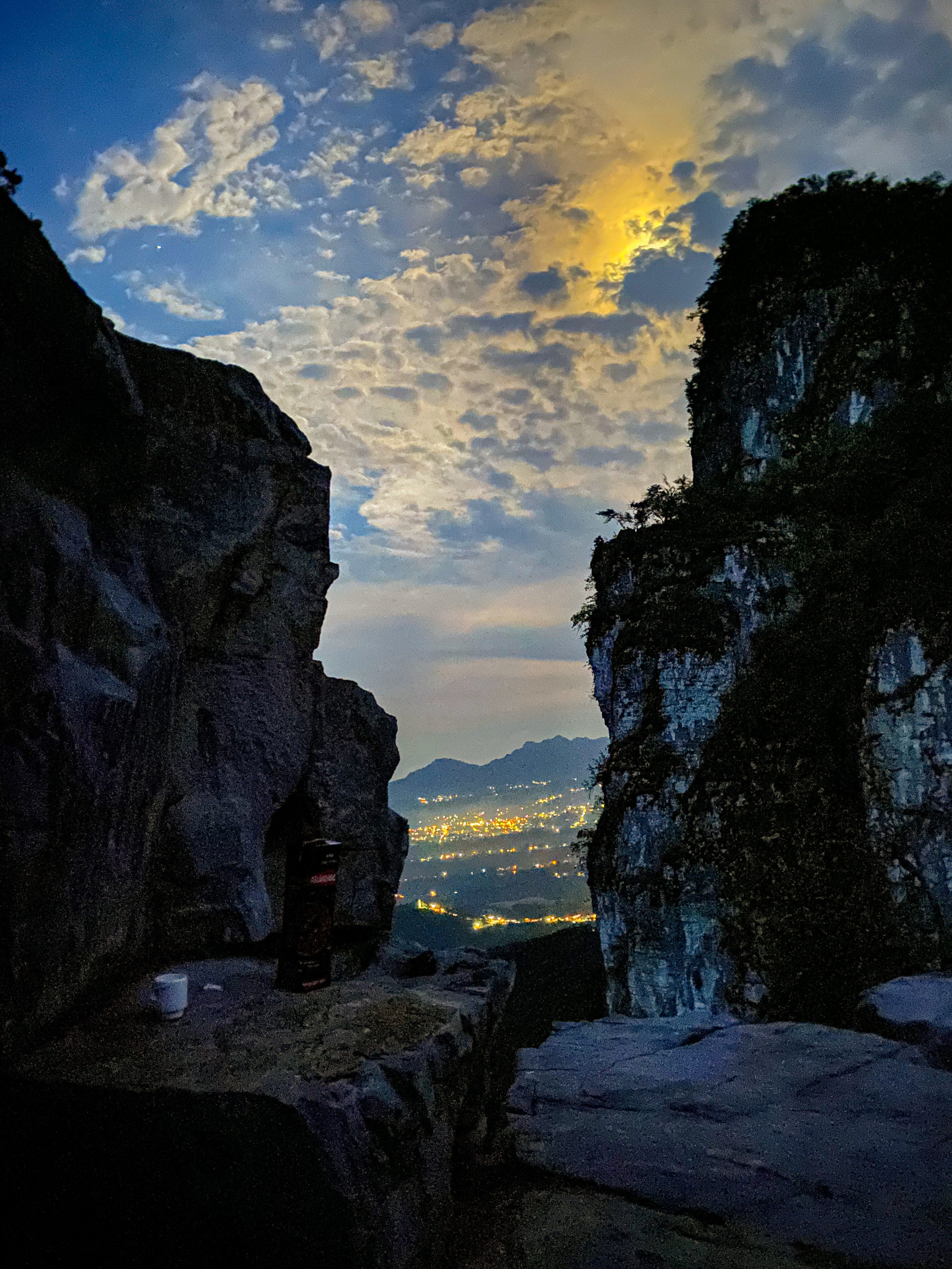 La luna sobre Tlatlauquitepec