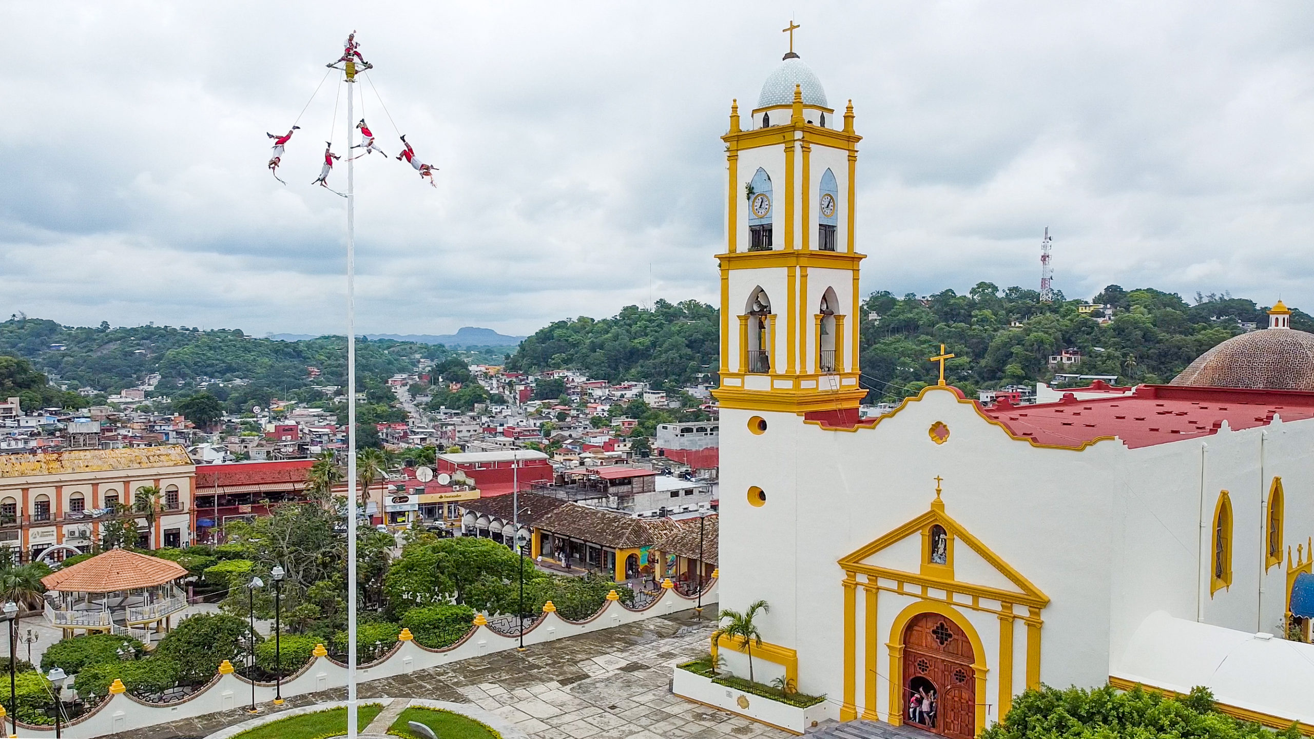 ¡Ay Papantla, tus hijos vuelan!