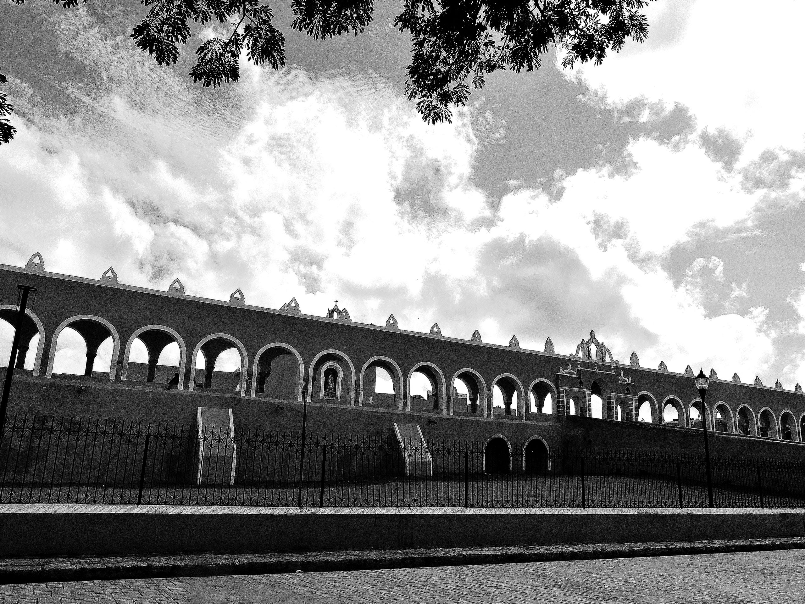 Izamal monocromático