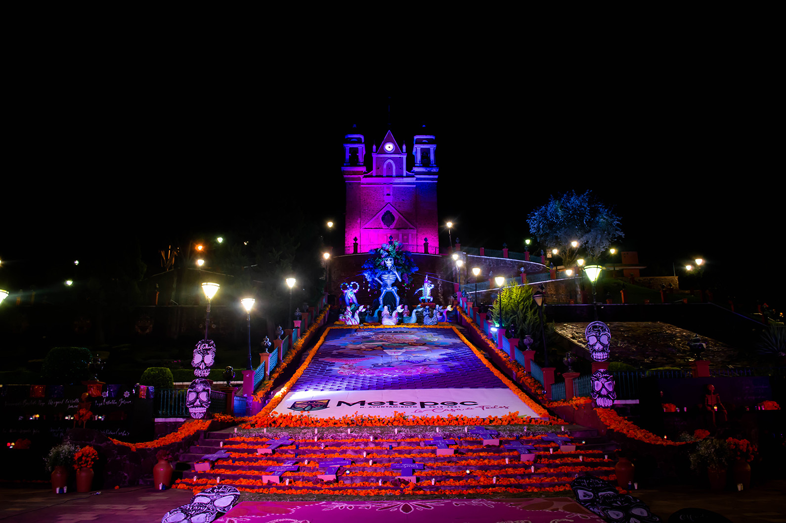 Mega ofrenda a los muertos