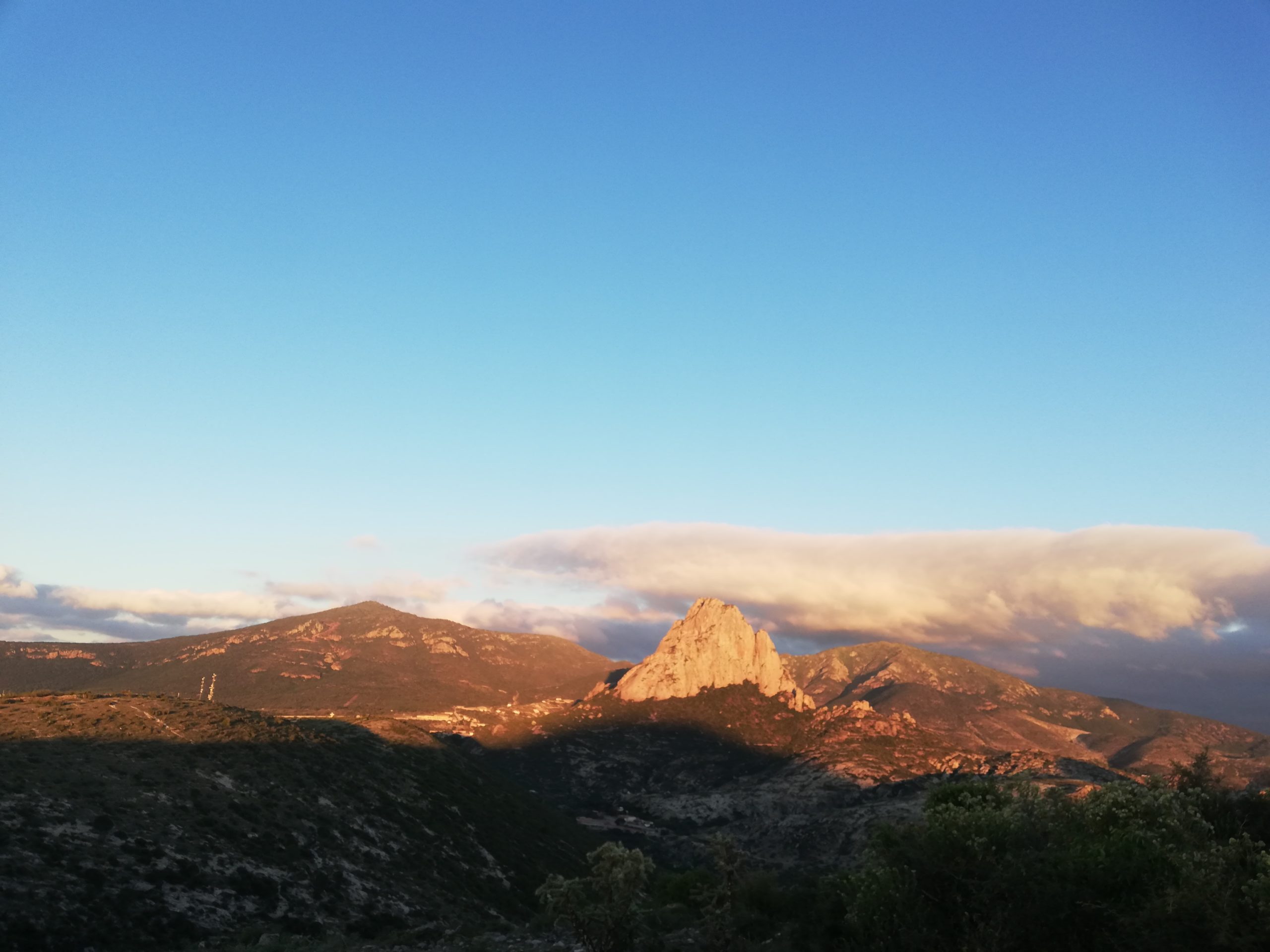 El otro lado, Peña de Bernal