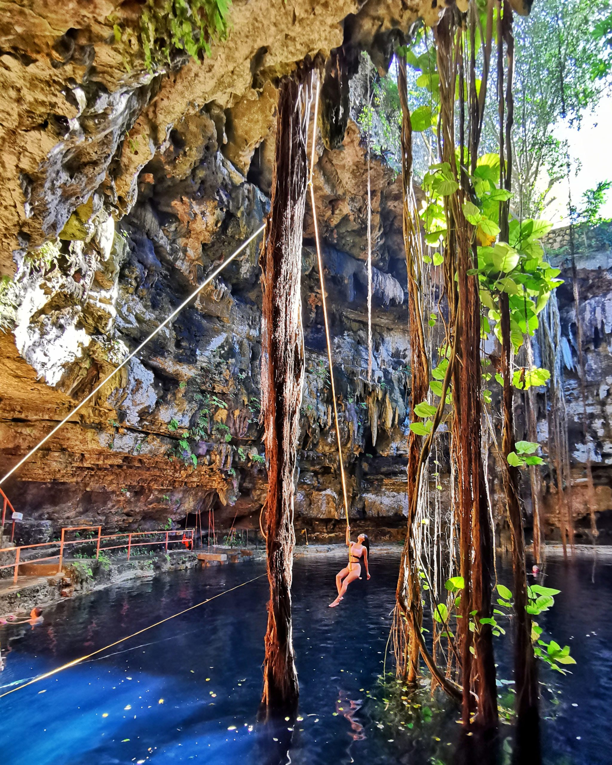 Saltos de alegría en Cenote Oxman