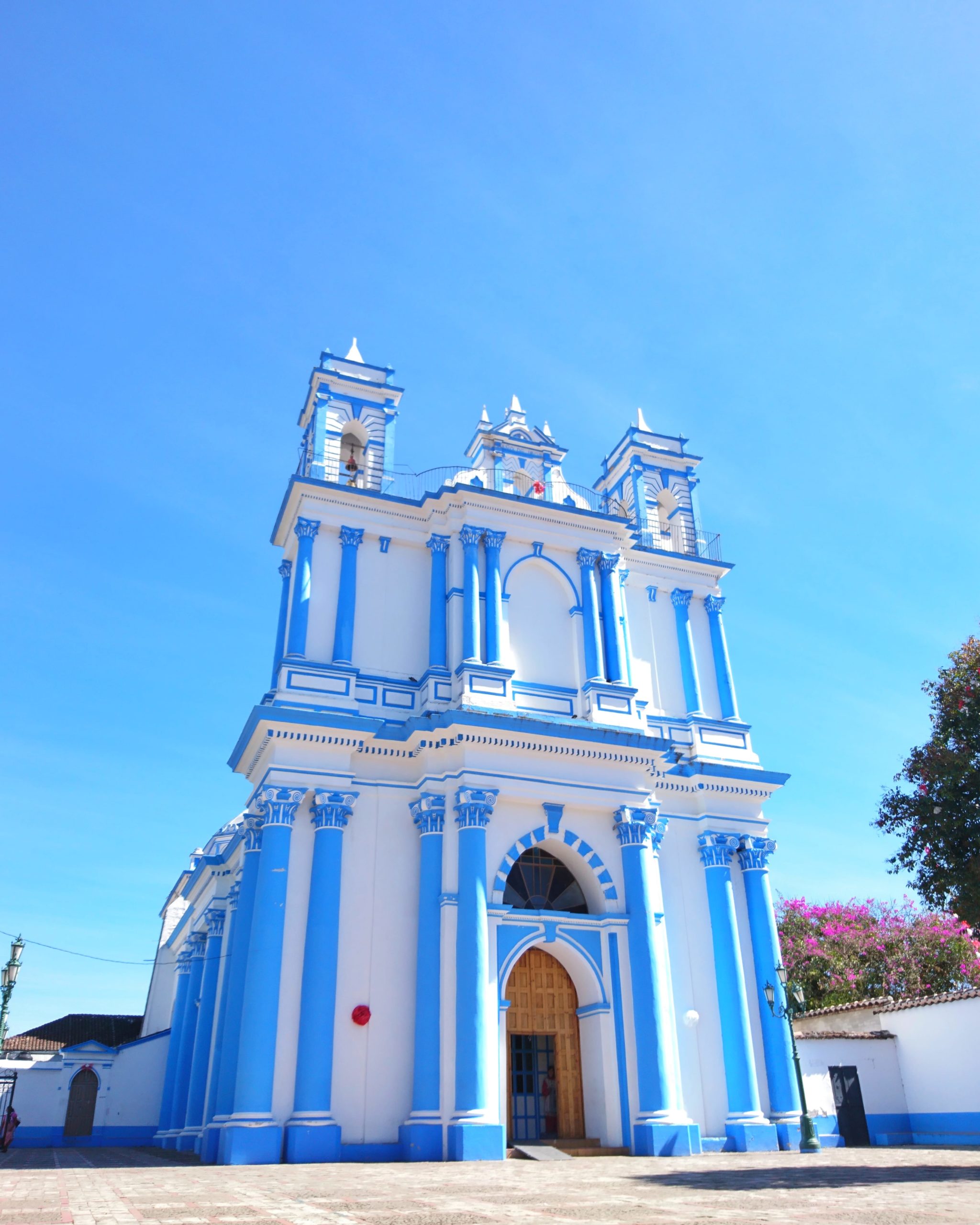 Iglesia en azul
