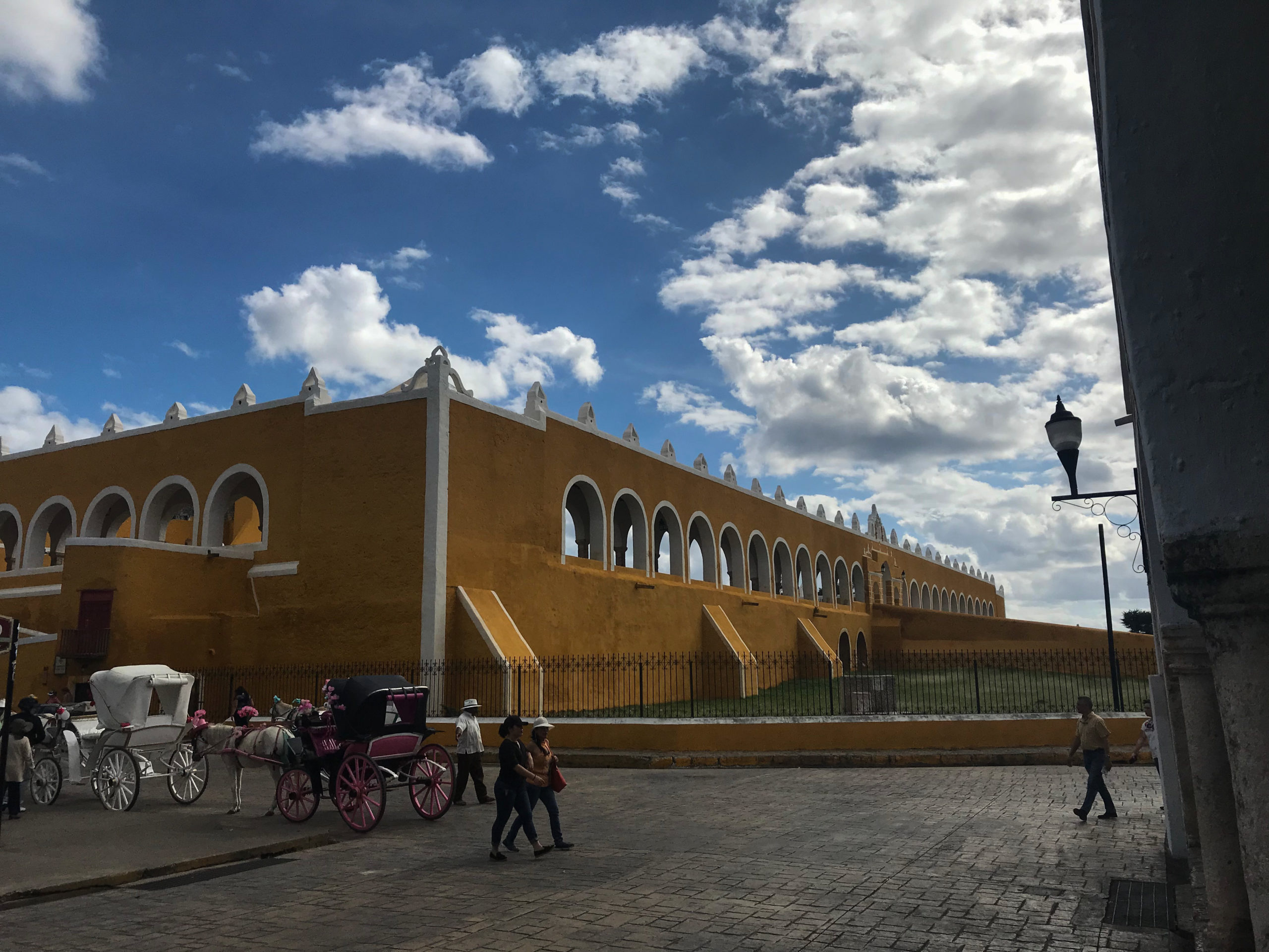 Cielo azul en Izamal