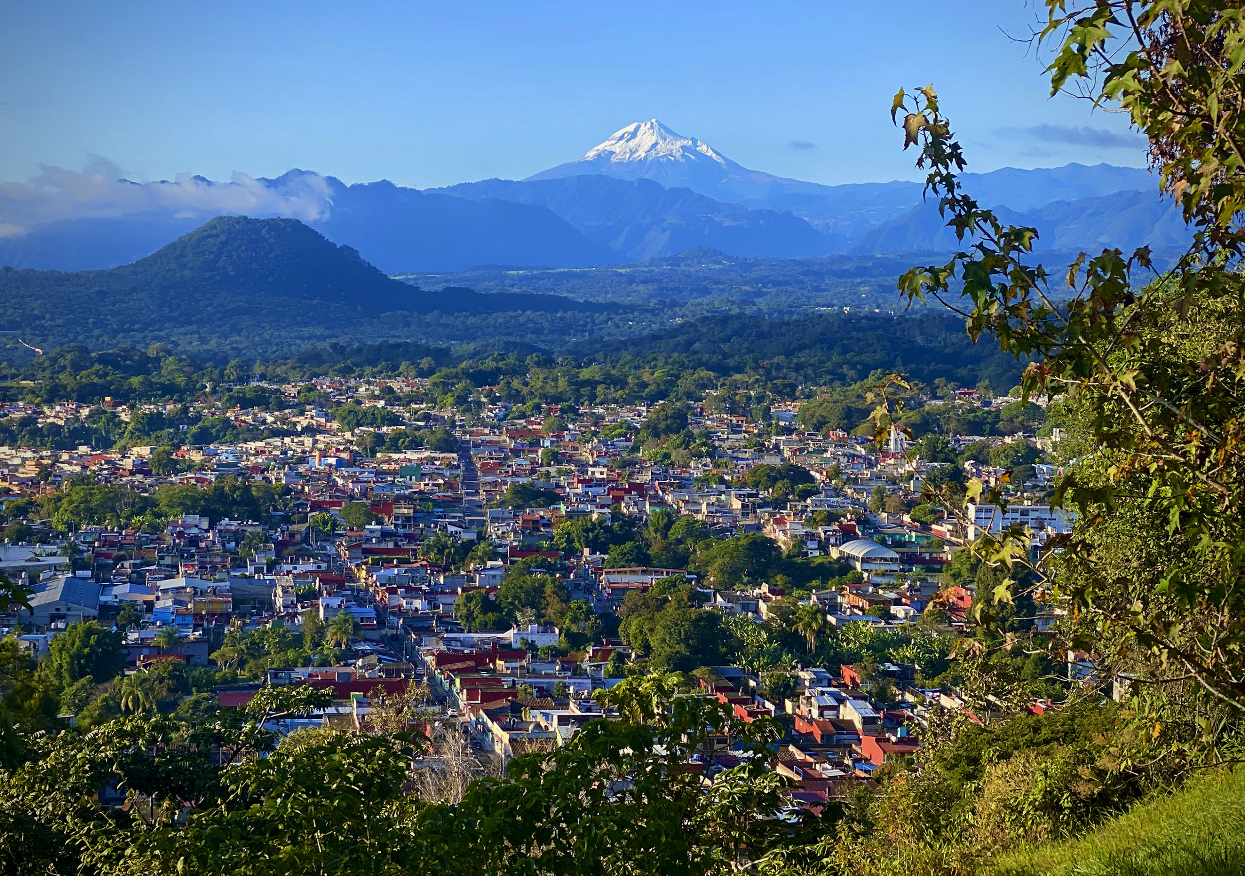 Panorámica de Coatepec y el Pico de Orizaba