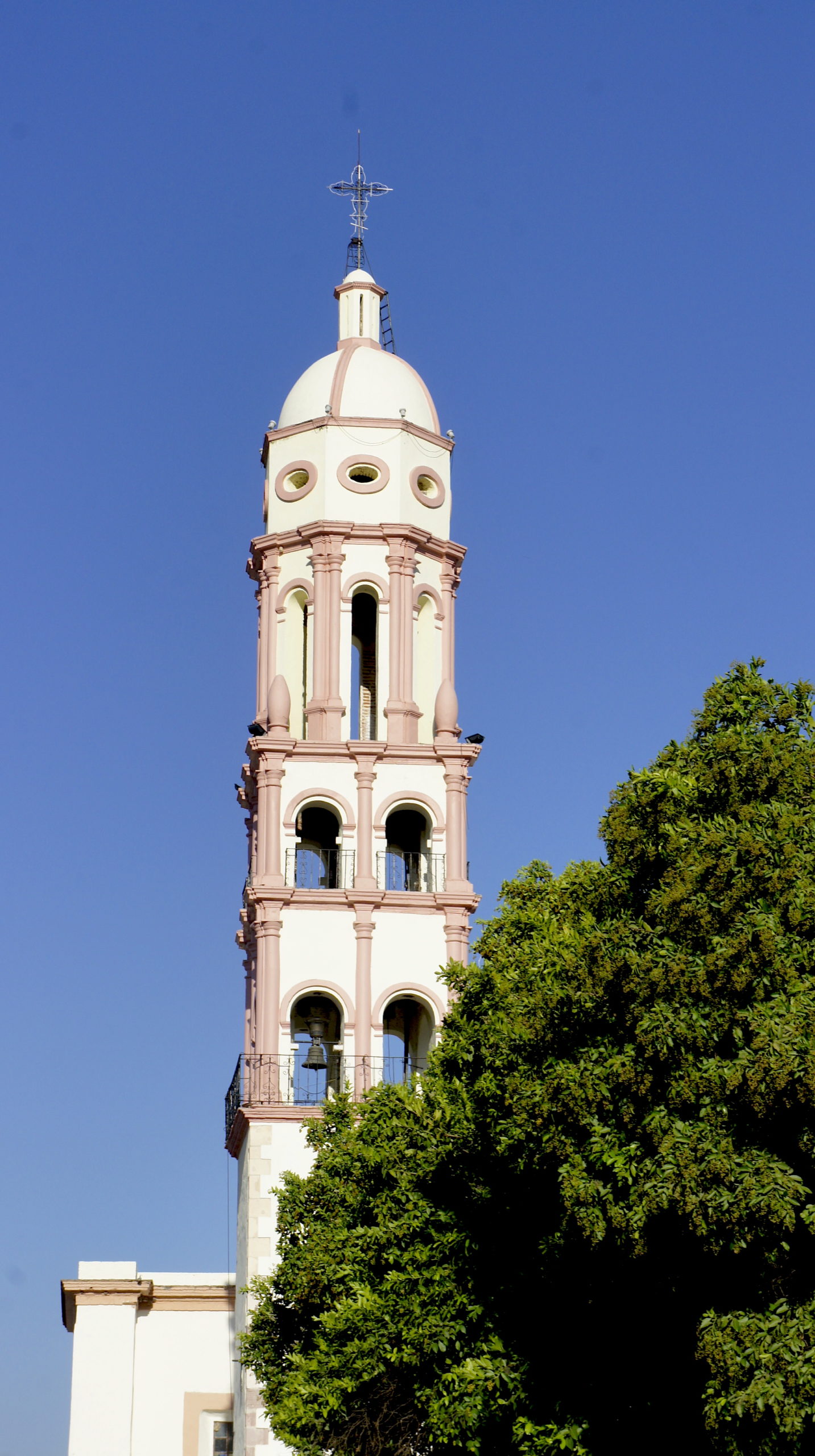 Torre del templo de Santa Úrsula.