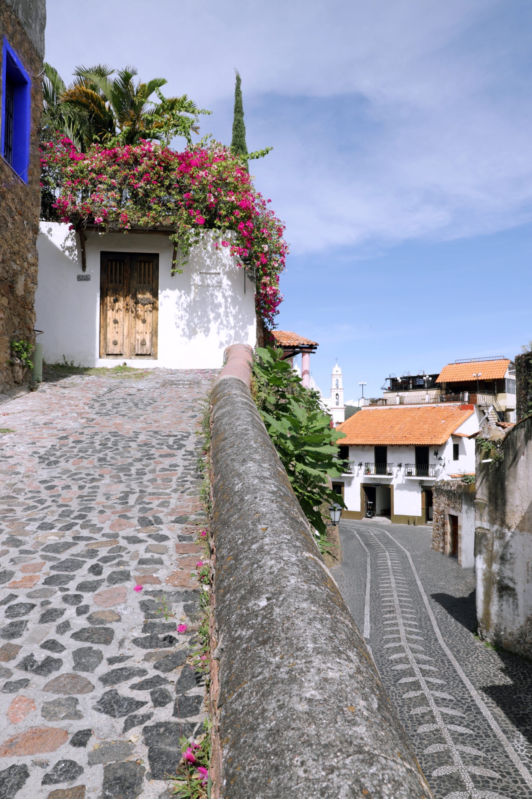 Calles empinadas hacen juego con hermosos paisajes para pintar, Taxco de Alarcón Guerrero