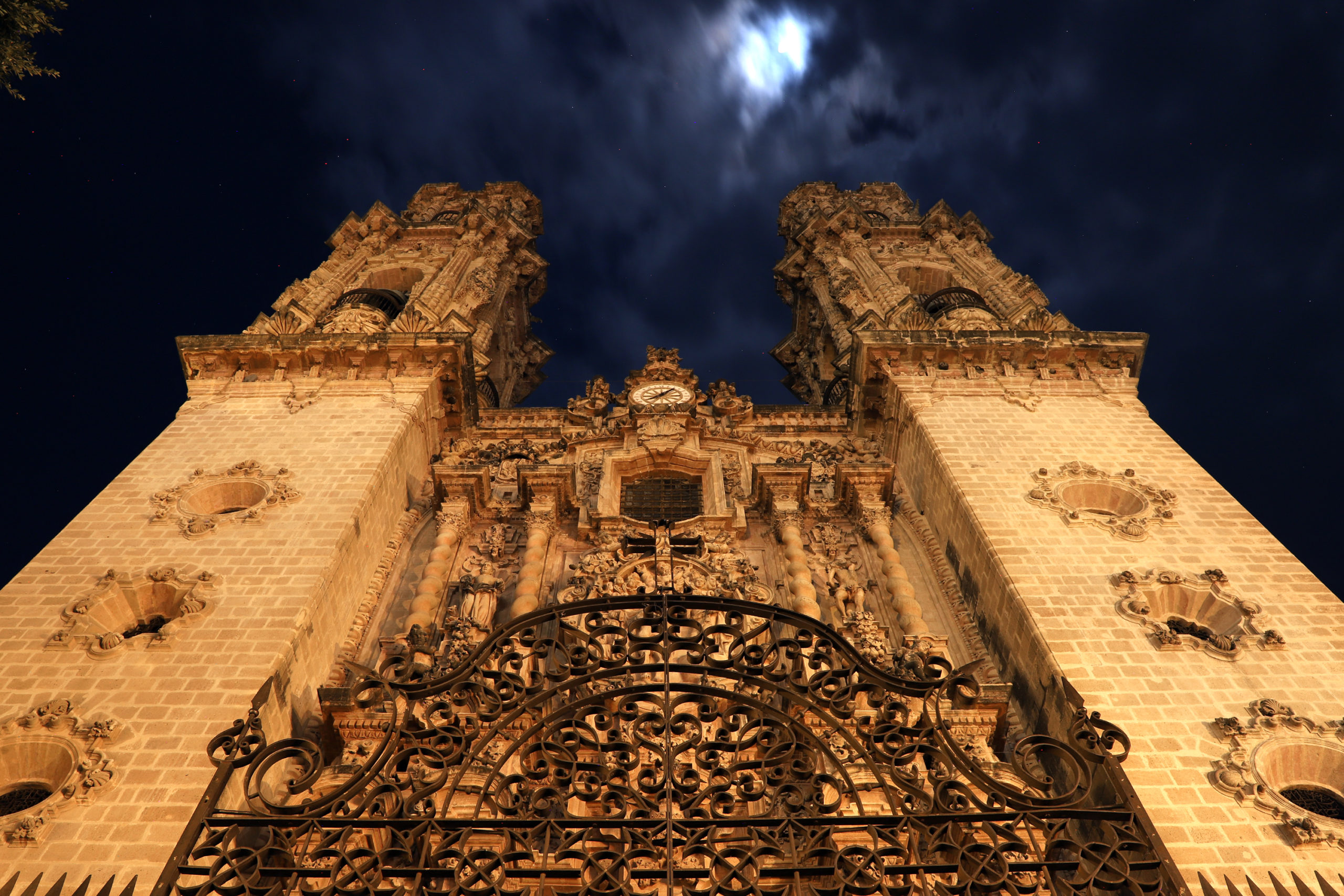 A la luz de la luna …Templo de Santa Prisca y San Sebastian en Taxco de Alarcón Guerrreo.