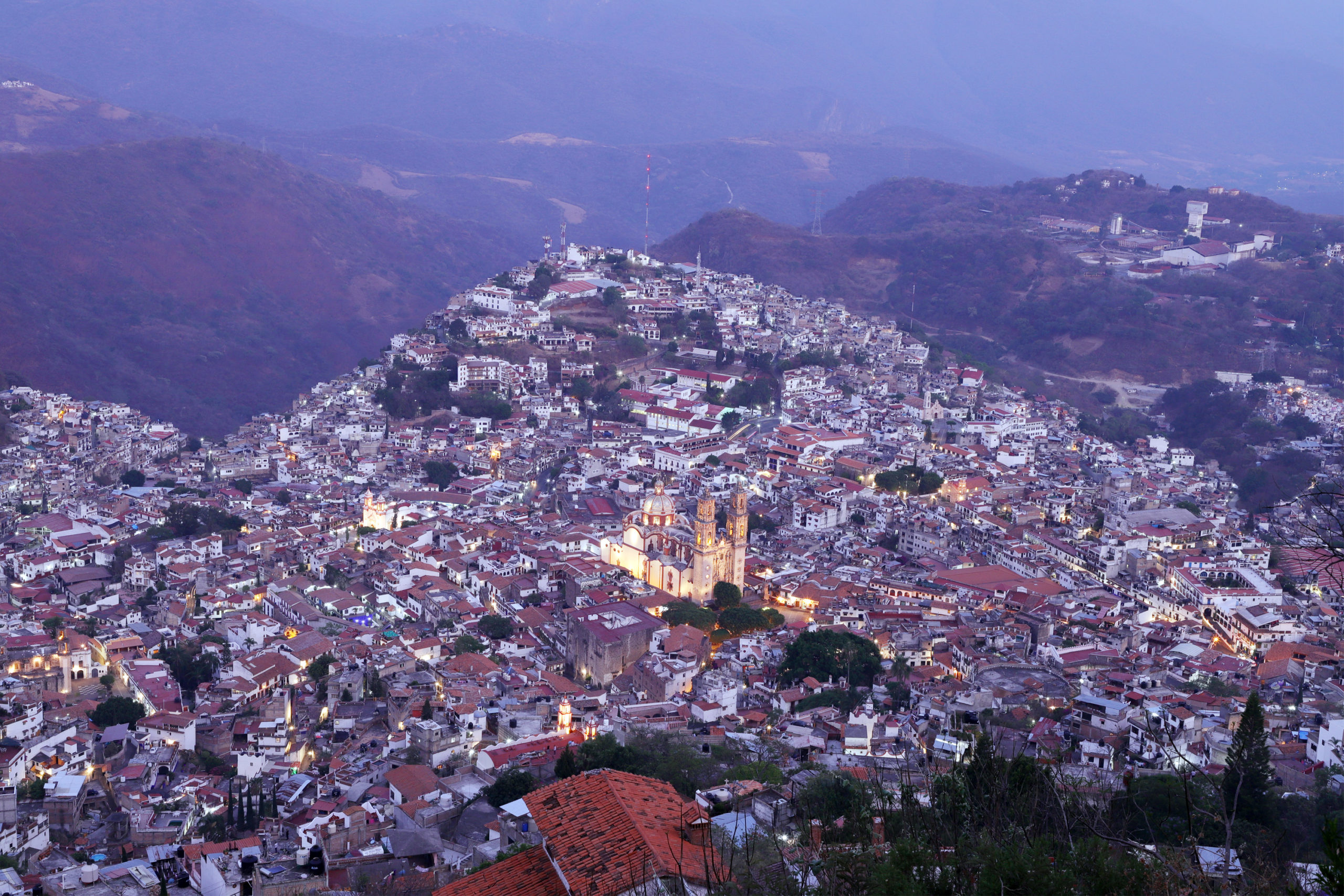 Entre azul y buenas noches Taxco de Alarcón Guerrero.