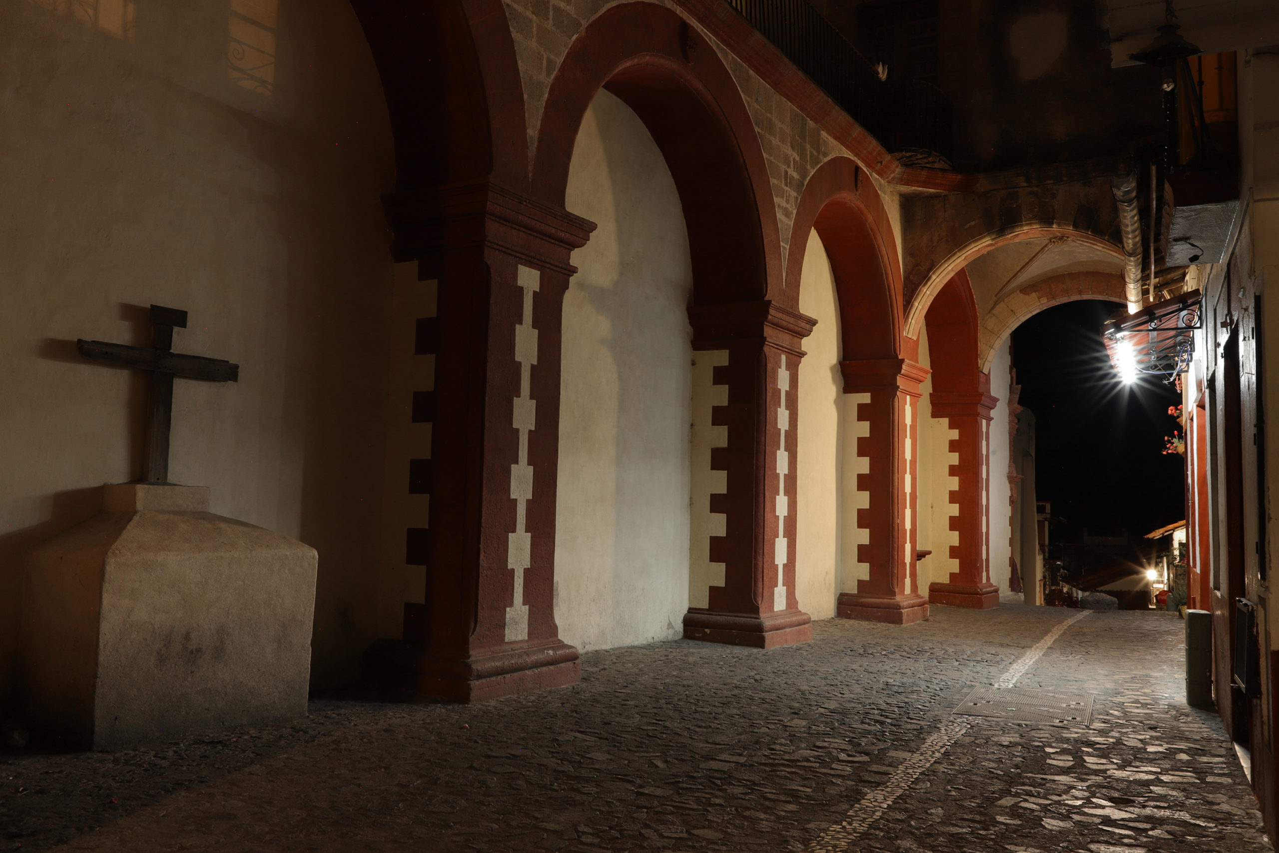 Calle del Arco… Céntrico andador en Taxco de Alarcón Guerrero.