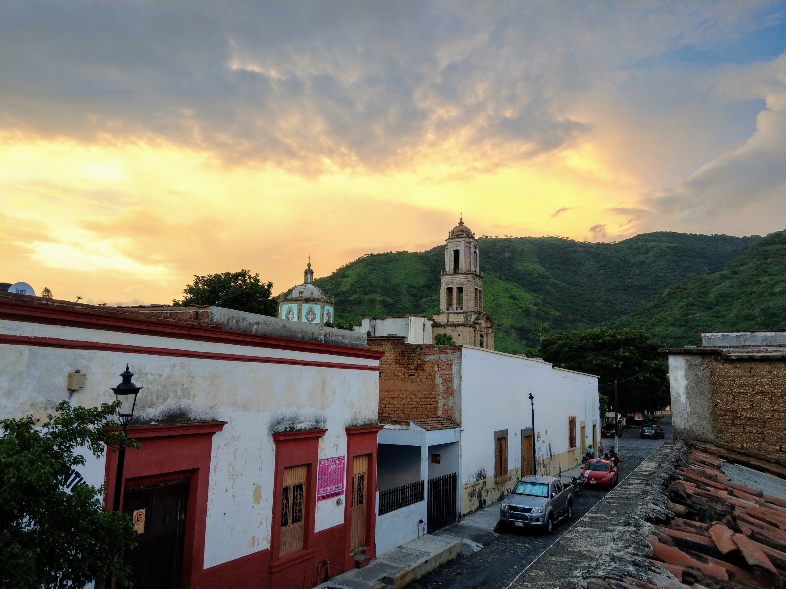 Ocasos de mi pueblo