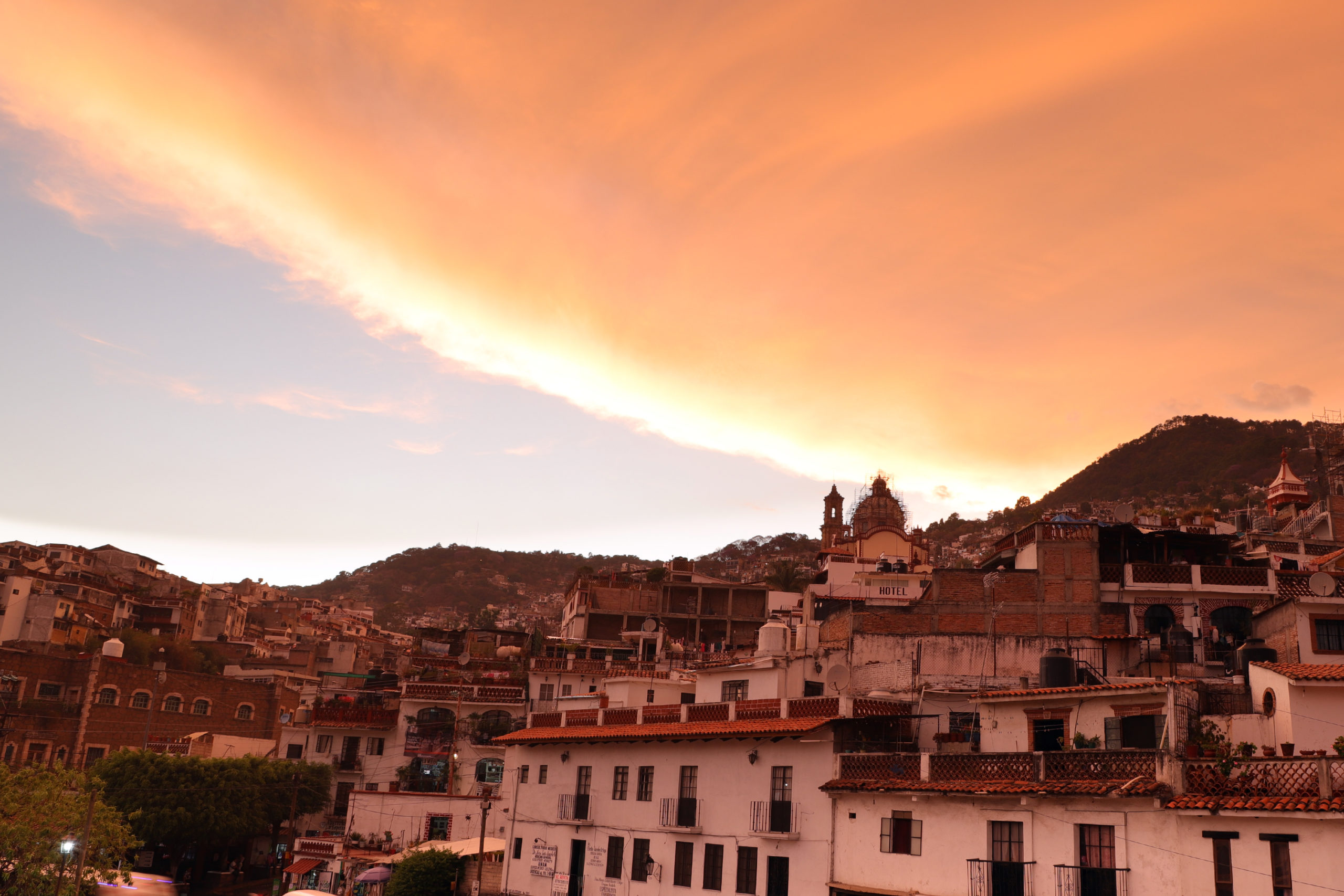 Sorprendentes y espectaculares puestas de sol en Taxco de Alarcón Gro.